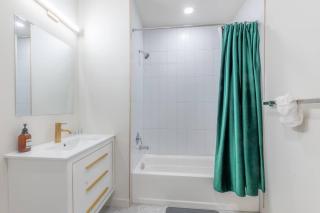 Vibrant Visit 4BR, 4bath, Park 2cars FREE| 20% OFF - East Orange - 2