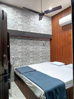HOTEL P-V-R Palace Guest House Near RailWay Station - Parking And Wifi Facilities - Fully Air Conditioning Guest House Bhubneswar - Bhubaneshwar - 0