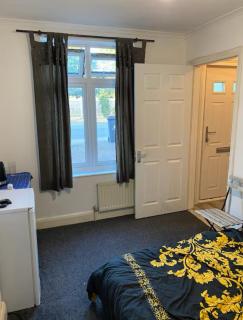 Large Double Room Kingsize Bed - Moffat - 9