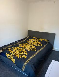 Large Double Room Kingsize Bed - Moffat - 8