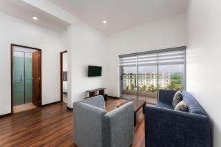 Golf Course Retreat - Pool,Parking,Wi-fi & Sunset - Gonapola - 2