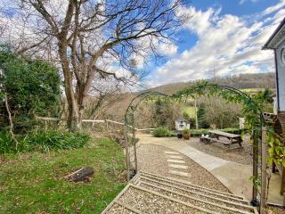 The Hazeling Hideaway - Stroud - 2