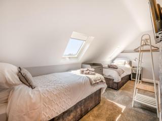 The Warren - Uk42858 - Rise - 1