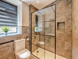 The Warren - Uk42858 - Rise - 2