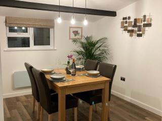 Bee Cottage - 1