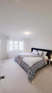 New 3 BR Home Near Falls with King Bed 75 Inch TV and Parking - Thorold - 6