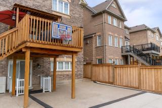 Cozy 3BR Caledon Basement Suite with Private Access, Backyard Basketball Court, Full Kitchen, WiFi, Laundry, 5 Mins to Brampton, Family Friendly, Near Trails & Parks! - 9