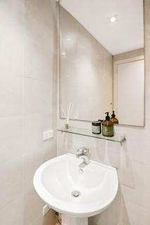 Native studio hideaway in the heart of Poblacion, Makati - Manila - 2