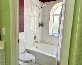Vineyard Vista Suite with TV and private bathroom - Hemet - 1