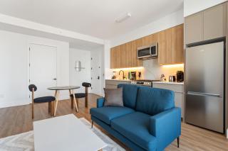 Elegant Studio Haven, Upscale Comfort - 7