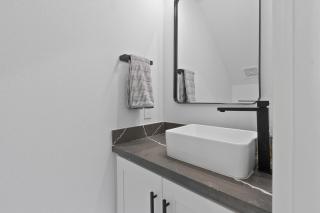 Luxury 4BR Escape 10mins to NRG, Dwtn HTX, Zoo, and MedCtr - Houston - 8