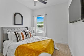 Luxury 4BR Escape 10mins to NRG, Dwtn HTX, Zoo, and MedCtr - Houston - 7