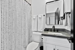 Luxury 4BR Escape 10mins to NRG, Dwtn HTX, Zoo, and MedCtr - Houston - 4