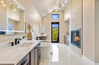 Pagoda Peaks - Modern Luxury Near Bozeman Beach - 5