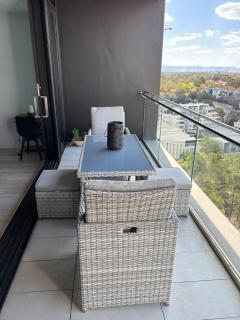 Unit in Belconnen sleep up to 4 - 2Brm, 2 Bath - 6