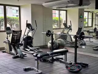 Central Stay w King bed near Greenbelt 55-In TV - Manila - 6