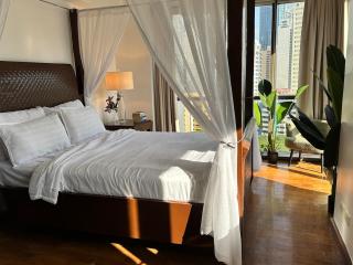 Tropical Wood Studio w Balcony Near Greenbelt Pool and Gym Access - Manila - 0