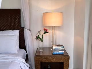 Tropical Wood Studio w Balcony Near Greenbelt Pool and Gym Access - Manila - 9