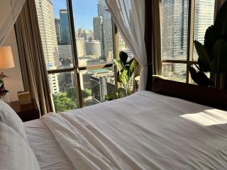 Tropical Wood Studio w Balcony Near Greenbelt Pool and Gym Access - Manila - 3