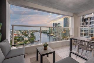 Skyline Stunner 3Bed-2Bath-1Car-VIEWS - CBD - Brisbane - 8