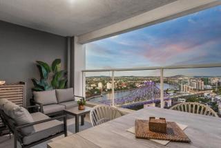 Skyline Stunner 3Bed-2Bath-1Car-VIEWS - CBD - Brisbane - 9