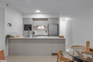 Skyline Stunner 3Bed-2Bath-1Car-VIEWS - CBD - Brisbane - 2