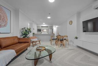 Skyline Stunner 3Bed-2Bath-1Car-VIEWS - CBD - Brisbane - 3