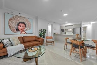 Skyline Stunner 3Bed-2Bath-1Car-VIEWS - CBD - Brisbane - 4