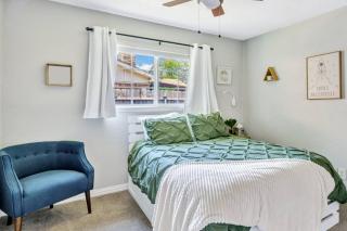 Jacuzzi & Pool House w/Game Room + Fire table - The Colony - 3