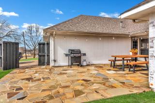 Jacuzzi Lakefront Home w/ Game room+play structure - Rockwall - 7