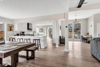 Jacuzzi Lakefront Home w/ Game room+play structure - Rockwall - 2