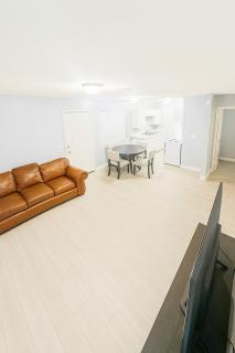Modern 2BR 2BA Getaway Steps from Fremont, Pet Friendly! - 6