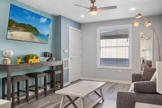 3BR Combo Sleeps 10 Fast Wi-Fi Central - Houston - 0