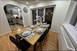 Spacious Bungalow - Hot Tub, Garden, Gated Parking - 5