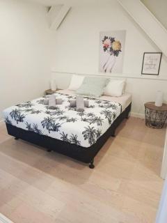 Fancy stylish and new - Wellington - 6