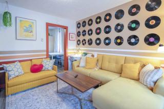 Retro Glam in Ramsay Walk to Stampede Grounds - Calgary - 6