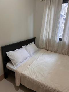 1Bedroom Condo at Shore Near Airport & MOA Balcony Pool View - Manila - 4