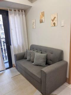 1Bedroom Condo at Shore Near Airport & MOA Balcony Pool View - 9
