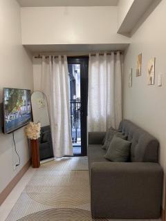1Bedroom Condo at Shore Near Airport & MOA Balcony Pool View - Manila - 8
