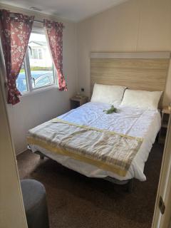 Singh&Leite Family caravan for 10 people with 2toilets and lovely Decking - 6