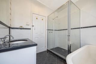 " Roseneath" Queen Room with Private Bathroom - 8