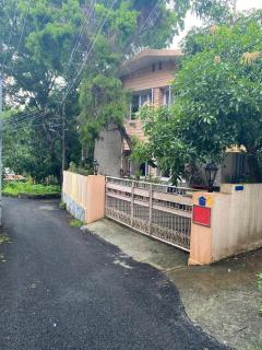 Bright & Breezy 2-Bedroom Centrally Located Home - Jāmb - 9
