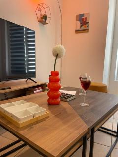 Nouveau! Appartement climatisé à 100m du marché- Tendance 70's - Surgères - 0