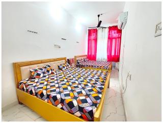 HOTEL SHREE MATE Near Shri Hanuman Garhi Mandir - Junction Railway Station - Fully Air Conditioned Room- A Top Rated Hotel - Ayodhya - 2