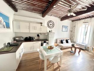 Old Antibes, one bed app, In front of the Port! - Antibes - 0