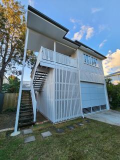 OXLEY Mineral Pool & Private Home suburbanSTAY - Brisbane - 5
