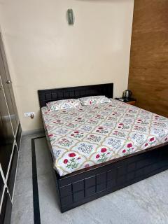 Value South Delhi Stay Near Ring Road and Metro - Neu-Delhi - 5