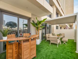 Unique Beach Villa in Dubai Harbour steps to Beach Marina Skyline Views - 6