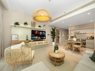 Unique Beach Villa in Dubai Harbour steps to Beach Marina Skyline Views - 5