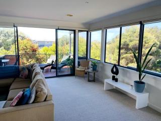 Coastal Comfort Pool, Golf, Beach, Room for 8 - Torquay - 3